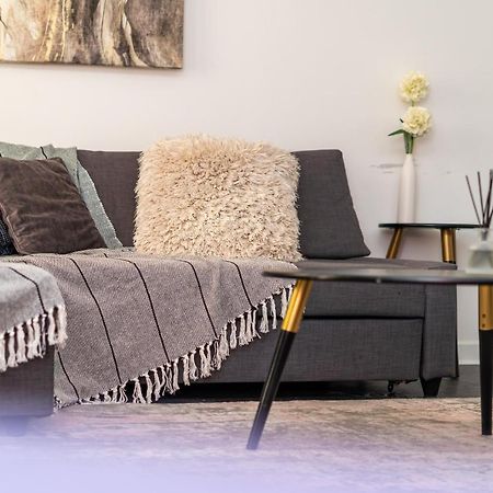 Spacious 3 Bedroom House In Glasgow City With Private Parking & Garden Екстериор снимка