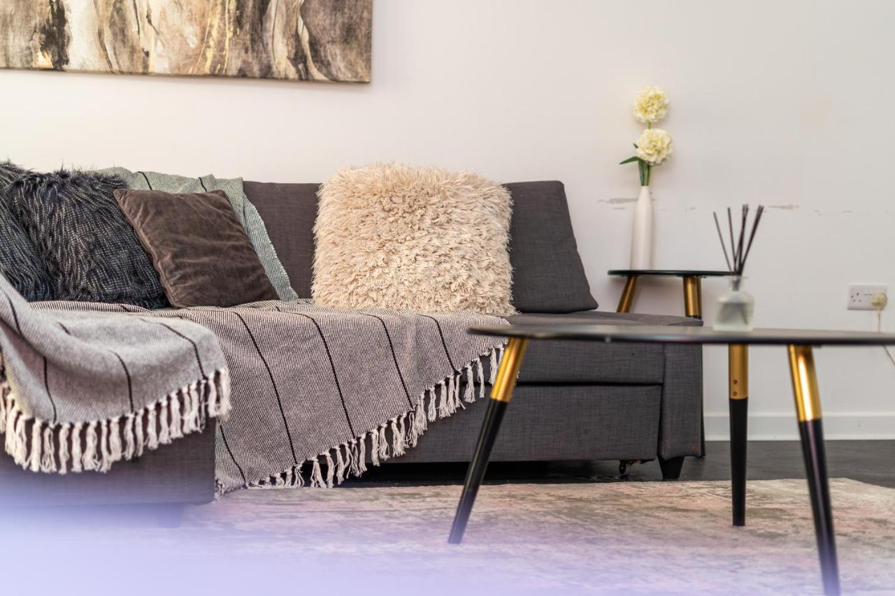 Spacious 3 Bedroom House In Glasgow City With Private Parking & Garden Екстериор снимка