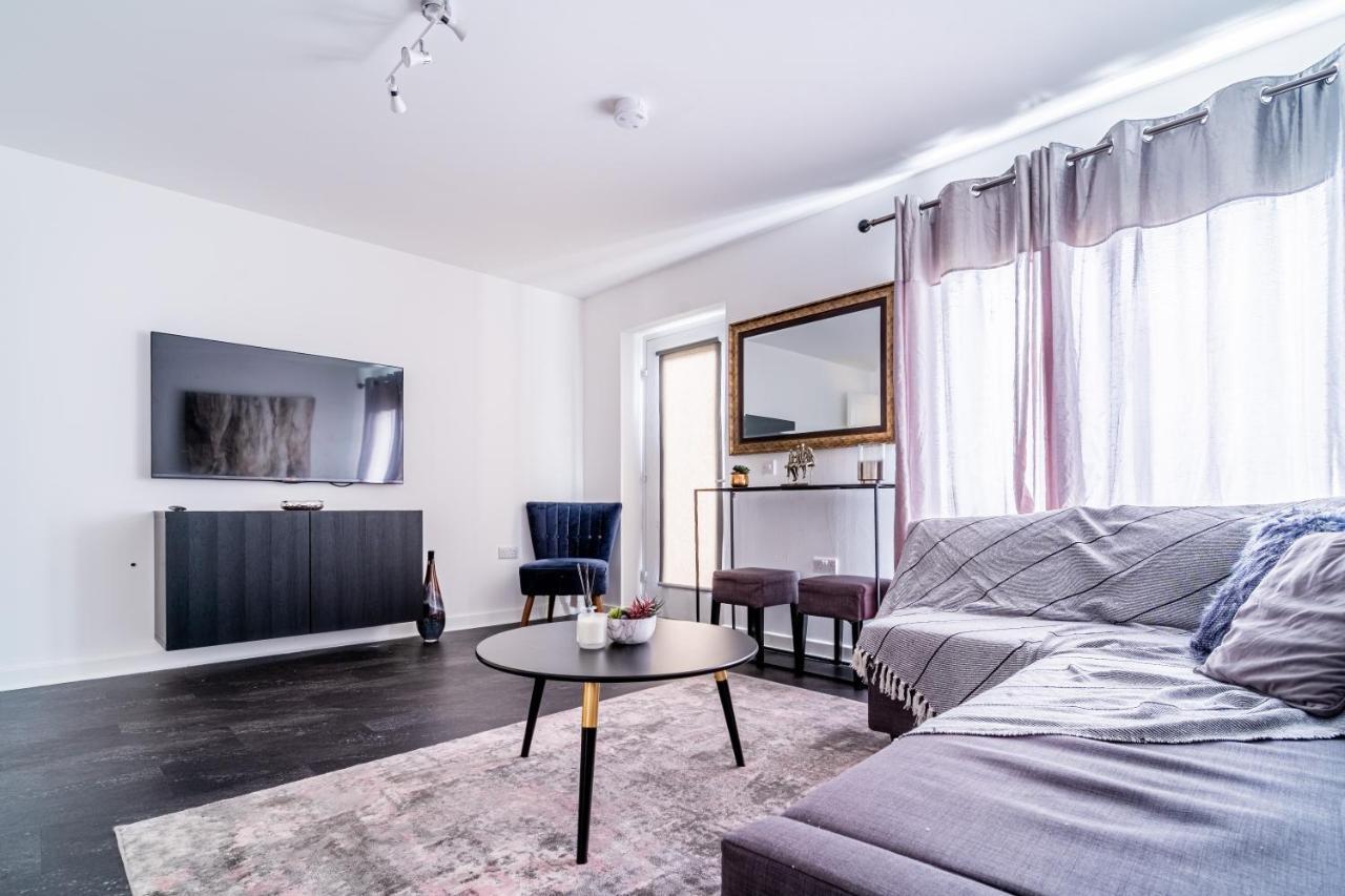 Spacious 3 Bedroom House In Glasgow City With Private Parking & Garden Екстериор снимка