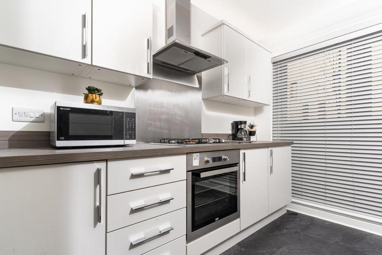 Spacious 3 Bedroom House In Glasgow City With Private Parking & Garden Екстериор снимка