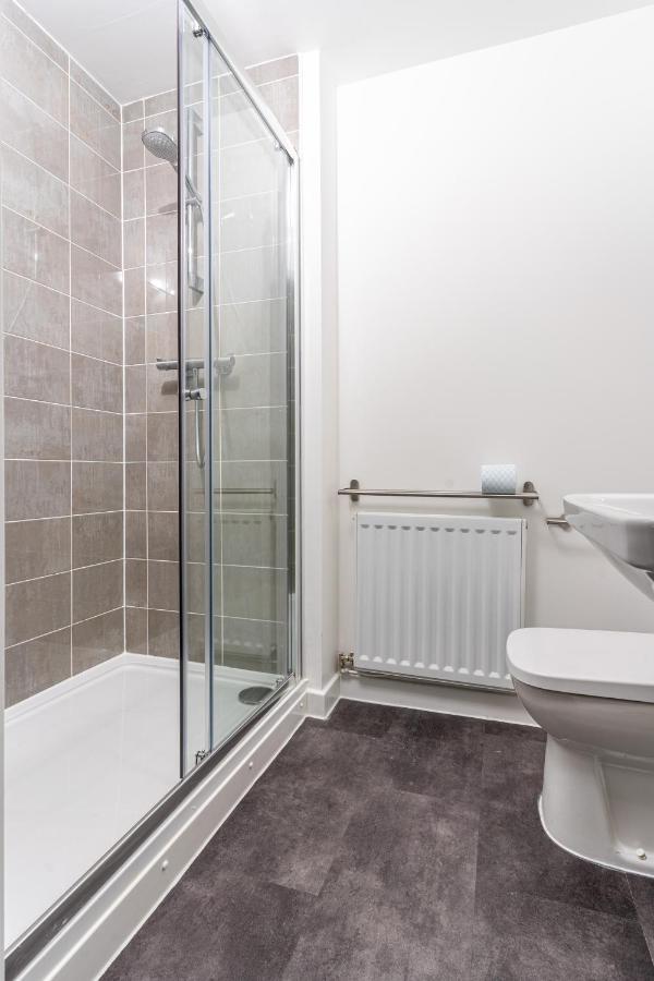 Spacious 3 Bedroom House In Glasgow City With Private Parking & Garden Екстериор снимка