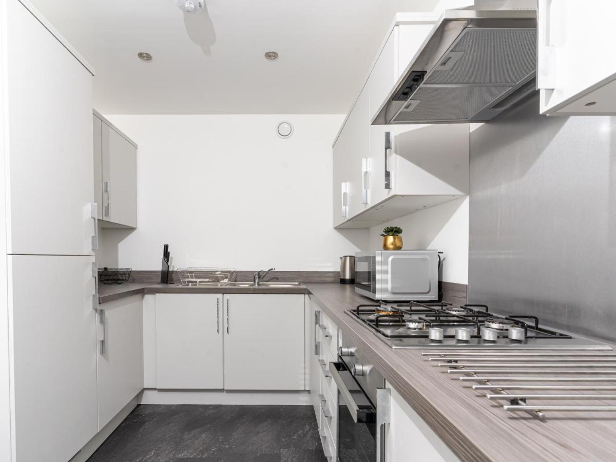 Spacious 3 Bedroom House In Glasgow City With Private Parking & Garden Екстериор снимка